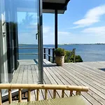 度假居 Secluded House With View Over Kertinge Nor *