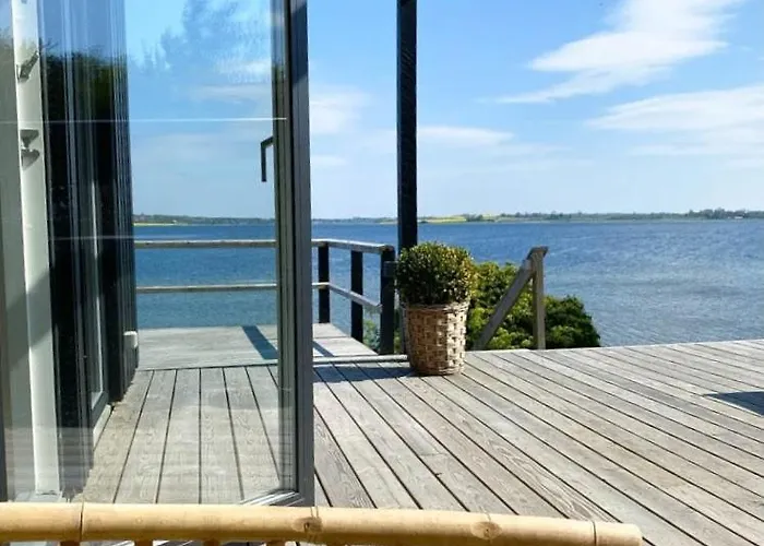 Дом отдыха Secluded House With View Over Kertinge Nor *