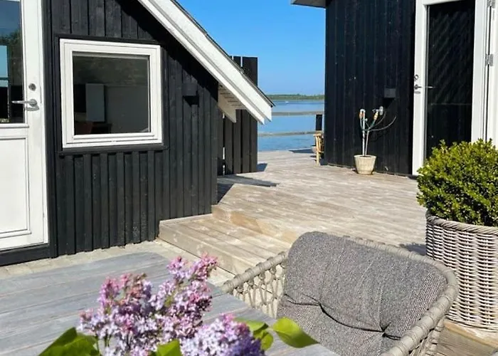 Дом отдыха Secluded House With View Over Kertinge Nor *